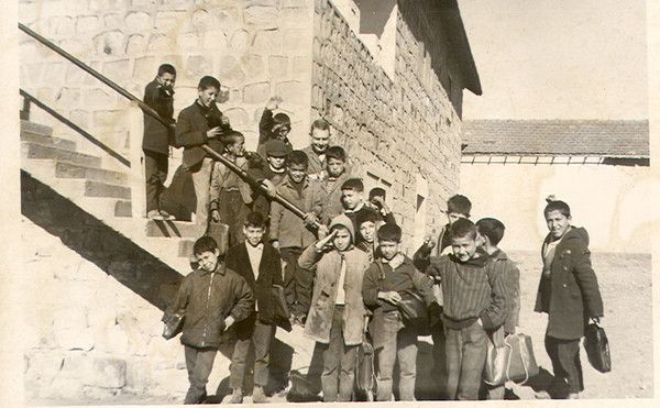 février 66 Bouzeguène  l'escalier de la 4e Compagnie